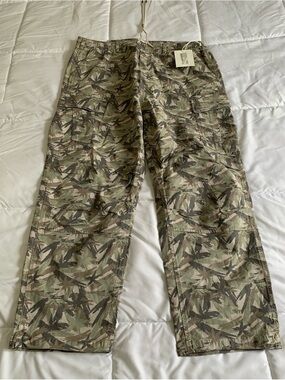 New with tags TAINTED DENIM RELAXED LGHTWGHT CARGO PANTS -CAMO size XL